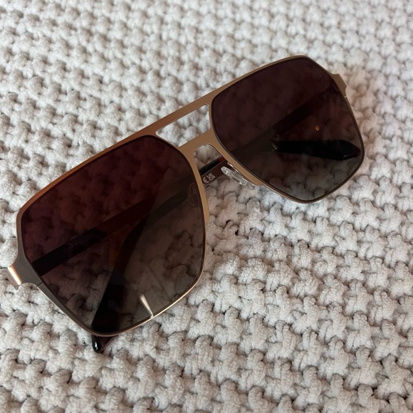 Quay Australia Backstage Pass Sunglasses - Gold and Brown - Picture 4 of 7